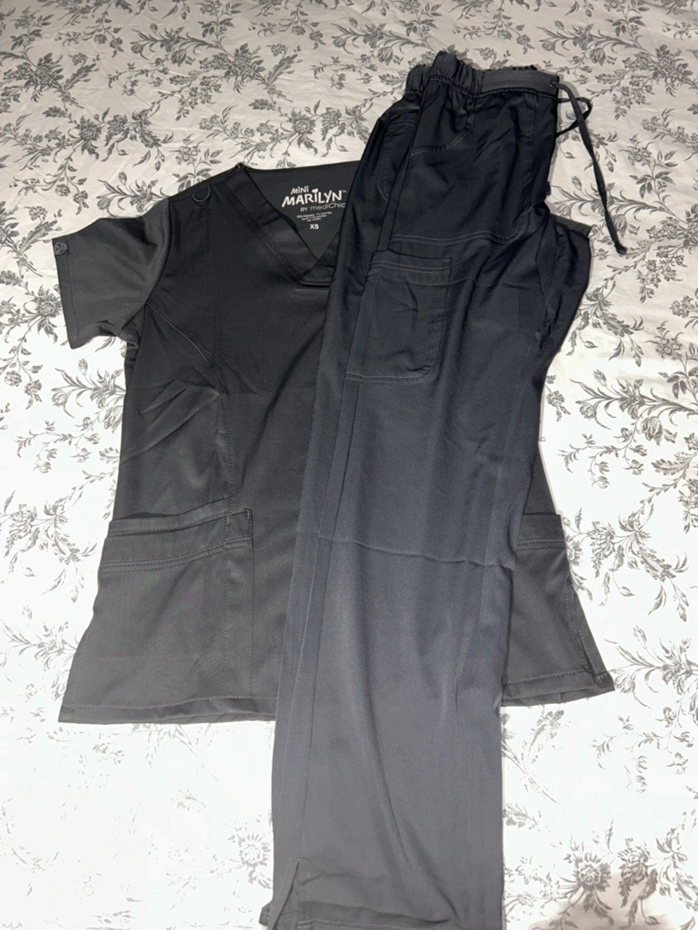 Maevn Marilyn Scrub Set in charcoal